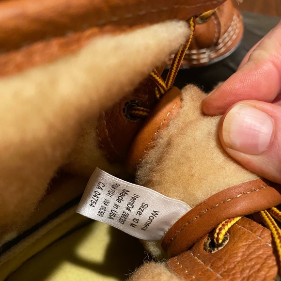 Women’s L.L. Bean Boots, 8" Shearling-Lined PrimaLoft - Picture 10 of 11